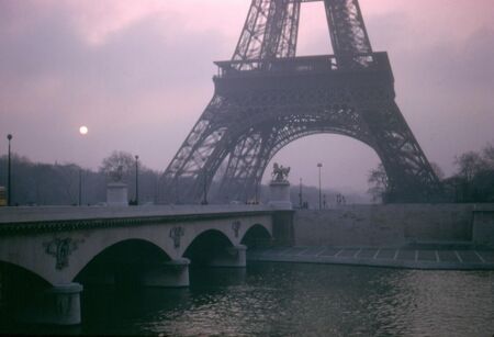 Eiffel Tower with Seine River in foreground.
Christopher W Evenson
09 Feb 2005