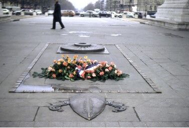 Tomb of the unknown soldier under the Arc de Triomphe
Fred J. Clark
18 Feb 2006