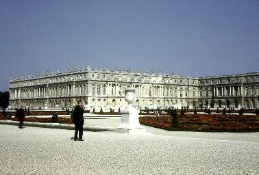 Elder Halls taking a picture of the Château de Versailles
Fred J. Clark
18 Feb 2006