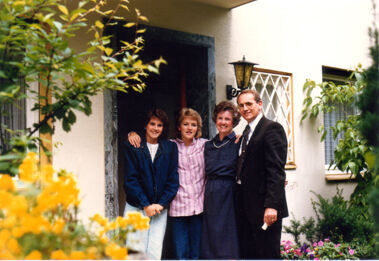 The Lake's in front of the mission home.
Eric Paul Rogers
08 Mar 2005