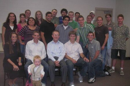 Un grupo de los misioneros con el Presidente Daines
Aaron D Smyth
16 Oct 2006