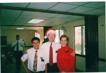 Ahi una foto con presidente y Hermana Daines, celebrando la navidad del 2003
Álvaro  Briones
09 Nov 2007