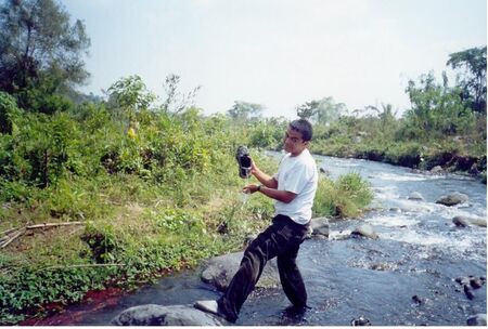 Bueno, no me queria caer, pero ni modo, me moje un poco, esto fue en mi area Rio Santiago
Gilberto Antonio Mendoza
05 Mar 2008