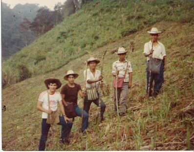 Sembrando con algunos hermanos qeqchíes de Senahú (1982)
Hari de Jesús Peña
16 Apr 2005