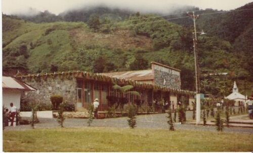 Parque central de Senahú (1982)
Hari de Jesús Peña
16 Apr 2005