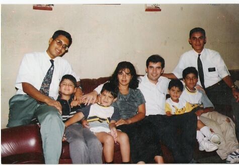 Mi esposa e hijos (+ó- año 1999). En los extremos están los misioneros asignados a mi barrio.
Hari de Jesús Peña
16 Apr 2005