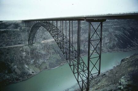 Awesome bridge over the Snake River at Twin Falls 1982
Phillip  Vogt (Weyers)
26 Sep 2006