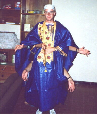 Elder Hurst a Bouake avec beaucoup des bras
Korey Payne
28 Jan 2002