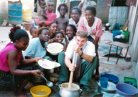 Once the kids saw me cooking they called over everyone in the quartier.
Sean  Williams
21 Apr 2003