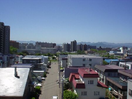 Hansen Choro and I would eat our lunches on top of danchi's. This was taken from Hokudai facing west toward Kotoni/Teine areas.
Jim Dillon
26 Oct 2004