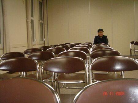 Bro. Kamo Kazuhide at church. Dont worry, others came too, I guess he was just a little early...
Trevor Robert Anderson
21 Feb 2007