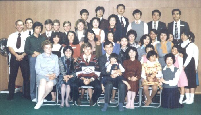 Front Row: Davis, Kasai Sato Shimai, Otteson, Yoshimura holding Riho, Kasai Seiko Shimai, Mami, Mariko, Kudo, and Rika.

Second Row: ???, Kawakami, Hikiji, Tsushima, Sasaki, ???, ???, Watanabe, Takamura, Nozawa, Makanae, and Noro

Third Row: Kumer, Stuart, Sato, Bailey, Jacobsen, Rigby, Dalton, Okuta and Nitta.

Fourth Row: Funahashi Kimura, Ogata, Yakita, Fukuyama and Hayashi.

There are 3 people who I don't have the names listed for so I put ??? instead of their names.

(courtesy Marilee Dalton McQuarrie)
Todd Ogaard-Webmaster
16 Jan 2006