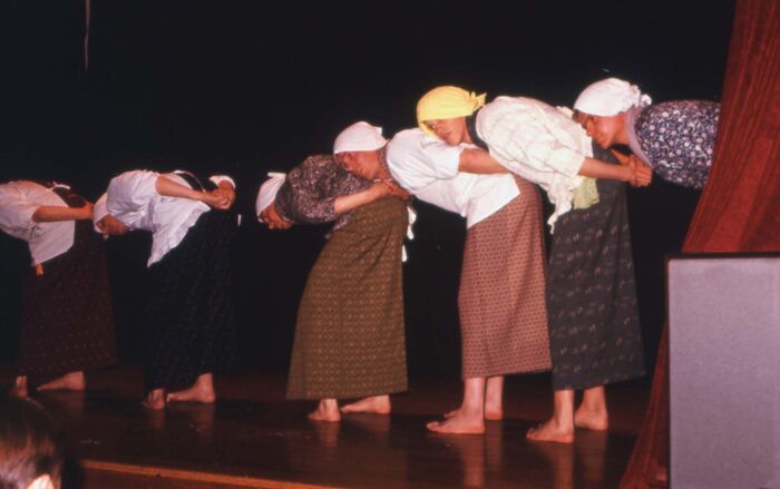 The Hachinohe Elders came out like this with the sound of taiko drums and flute and ended up doin' the Bump.
Stephen Joel Howells
11 Jan 2011