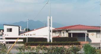 Kiryu Chapel - Elders used to live in the 2nd story apartment above the gym (seen on the left)
Christopher P. Staggs
16 Mar 2003