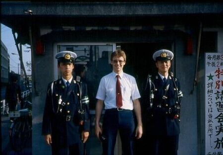 Police officers pose for a picture with Elder van der Leek.
David  van der Leek
17 Aug 2003