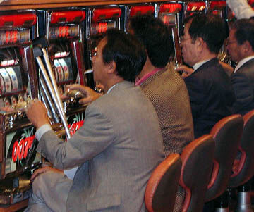 What do ya do after a hard days work?  Go to the Pachinko parlor for some pinball entertainment.  ©2001 Dave Ahlman
LDS Mission Network
07 Mar 2004