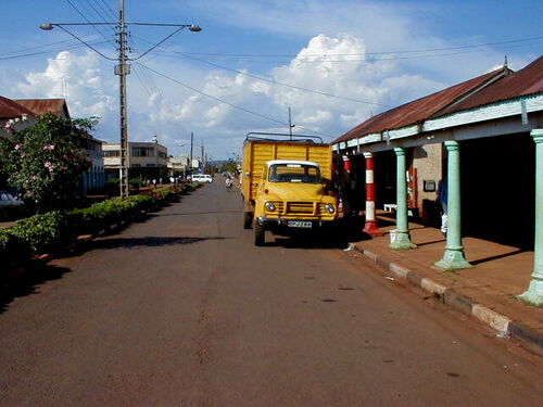 Jinja Main street
Joshua M. Barlow
02 Jul 2001