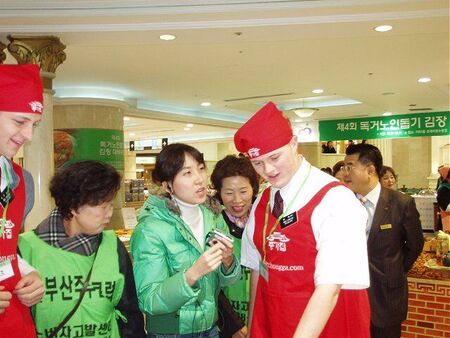 A reporter interviews an Elder making Kim Chee during the contest.
Quincy Chapman
21 Mar 2006