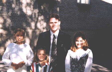 Gerli, Merli and Sirli with Elder Nicoll
Kempe Naegle Nicoll
18 May 2002