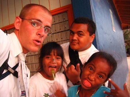 Elder Aiono & Elder Wakefield with 2 beautiful Marshallese girls.
Justin Marvin Aiono
25 Nov 2007