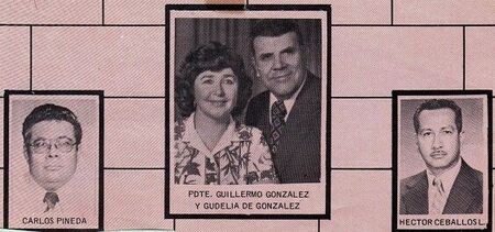 Presidente Guillermo Gonzalez y su esposa Gudelia Salazar Vda. de Gonzalez 1974-1977
con Consejeros de la misión
Carlos Pineda y Héctor Ceballos.
Foto proporcionada por Mauricio Vergara Vite
Jorge Cano
27 Jan 2011