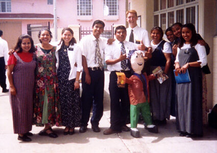 Elder Nunes con otros misioneros y la pinata
Robert Hutchison
30 Dec 2001