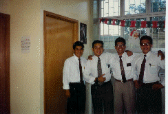 DICIEMBRE 1991, LIDERES DE ZONA EN LAS OFICINAS DE LA MISION. DE IZQ. A DER. ELDER GONZALEZ MARIN, ELDER MARRERO, ELDER JUAREZ DE LA CRUZ, Y ELDER CANCINO
Salvador  Marrero Luna
06 Jan 2004