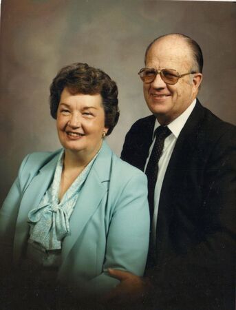 Photo of President Gareth B. Homer and his wife, Maurine Homer, as given in each missionary's welcome packet (1987-1989).
Daryl  Johnson
17 Feb 2012