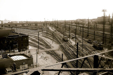 Taken from the 7 train, LIC train tracks
Craig J Salmond
25 Oct 2006