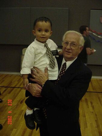 Pte. Williams con Elder Salazar Jr.
Josué Francisco Salazar
16 Nov 2002