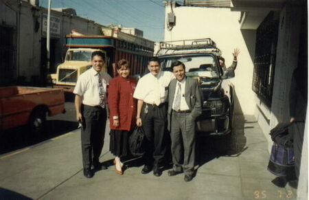 Elder Fuentes, Hna Zuzunaga, Elder Utrilla y Pdte Zuzunaga. ( Atrás Ex- Elder Barrueta)
Carlos Enrique  Fuentes Murillo
31 May 2004