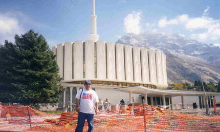 En el Templo de Provo, Utah.
Carlos Enrique  Fuentes Murillo
28 Mar 2006