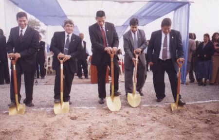 La primera palada donde se construirá el Instituto Chiclayo, estamos con Angel Acuña
Segundo Ricardo Alfaro López
05 Feb 2007