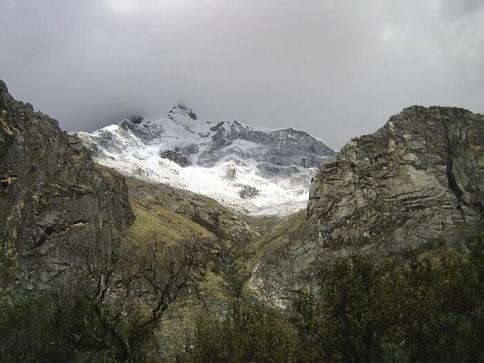 La laguna de quistocha al pie del huascarán.
Liliana Raquel Puma Dilts
04 Sep 2006