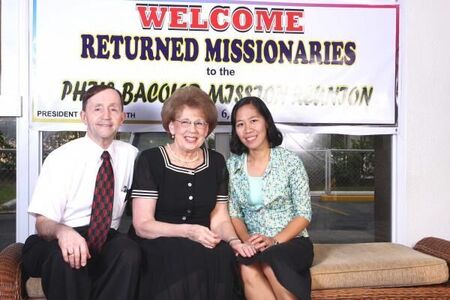 Pres and Sis Smith with .....?
Elgin Ausejo Topacio
27 May 2008