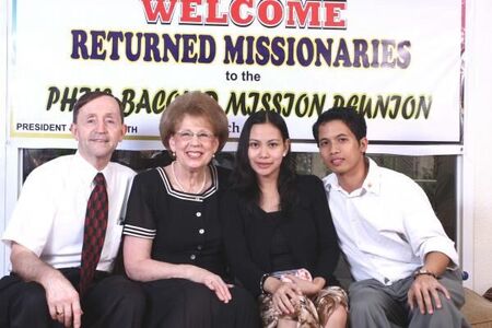 Pres and Sis Smith with .....?
Elgin Ausejo Topacio
27 May 2008