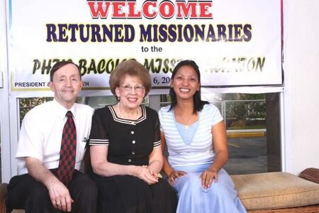 Pres and Sis Smith with .....?
Elgin Ausejo Topacio
27 May 2008