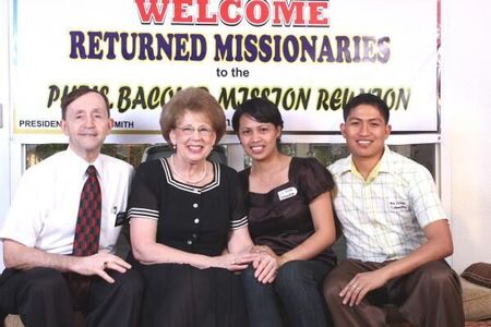 Pres and Sis Smith with .....?
Elgin Ausejo Topacio
27 May 2008