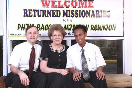 Pres and Sis Smith with .....?
Elgin Ausejo Topacio
27 May 2008