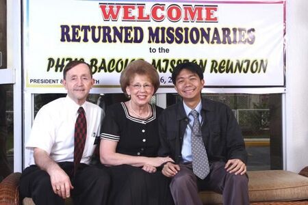 Pres and Sis Smith with .....?
Elgin Ausejo Topacio
27 May 2008