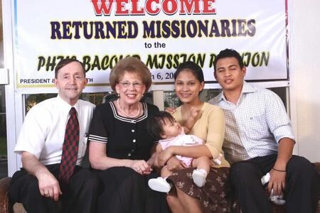 Pres and Sis Smith with .....?
Elgin Ausejo Topacio
27 May 2008