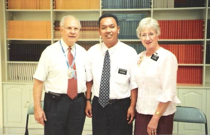 president and sister bowen with jis assistant e. napolitano
Reynante Mauhay Napolitano
15 May 2006