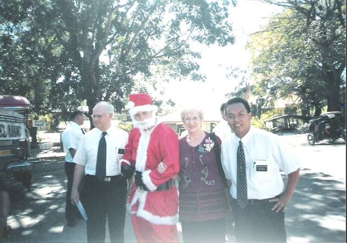 E. Napolitano with Santa Claus & President & Sister Bowen
Reynante Mauhay Napolitano
17 May 2006