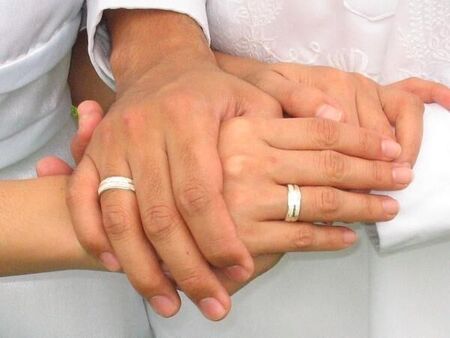 Married Hands
Alberto Reuben Castillo Reyes
14 Jun 2007