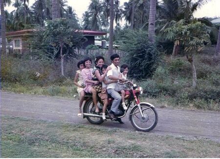 Family going home after church - Digos chapel.
Andre'  Mariner
18 Feb 2006