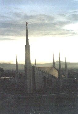 The spires of the Manila Temple at dusk
Joseph Ray  Brillantes
08 Oct 2003