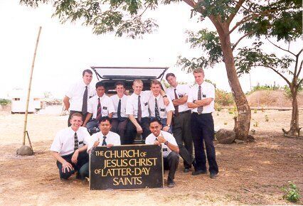 Around April 1998. In front of the Marong meetinghouse.
John  Boren
02 Oct 2001