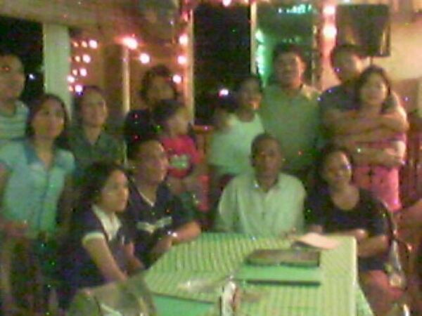 Joel Jubinal sponsored a dinner date with Tacloban RMs for the Northern Philippines. Here's a hazy shot.   From left are the Mina's kids:  Glenn, Joan, Janice Jeff and Brooks, Zabala's wife and son, Junard Mendoza and wife, Joel Jubinal and wife and the Mina Couple
Aniceto Perfecto II Cuizon Zabala
28 Dec 2006