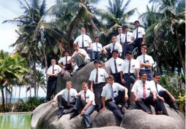 ZL's Seminar 1992(From top left)Elder Bell, Figuracion, Tolley,Mckee,Guarino,Stringham,Koch,Reyes,Jarales(Middle from left)Elder Mendoza,Albiar,Jubinal,Hunt(Bottom from left) Elder Manzonie,Hansen,Archer President Mina and Zabala
Lordan Sotto Figuracion
15 Aug 2008