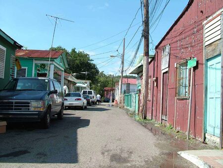 Guayanilla - The pink house at the end of the street was the our casita in the late 70's
Bruce L Redd
02 Sep 2005